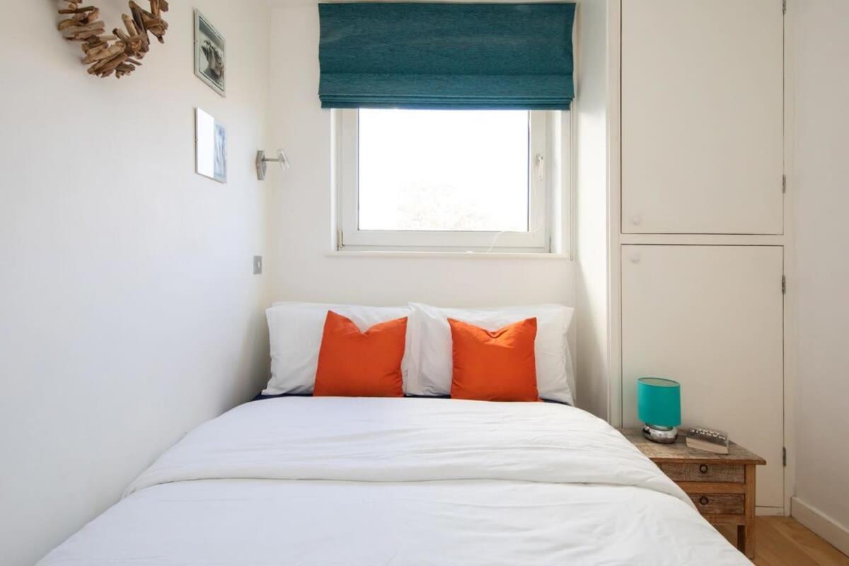 Sunny & Modern Near The Beach & Village W Parking East Wittering Bagian luar foto